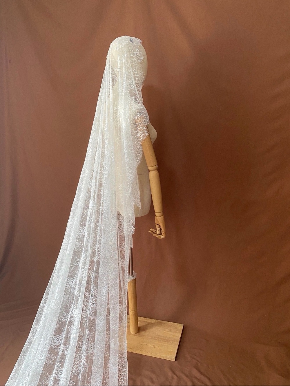Mantilla veil - ivory - cathedral length never worn - Picture 2 of 6